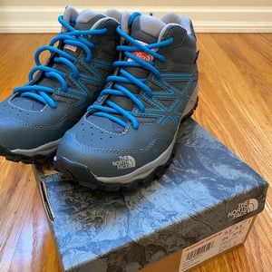 Brand New Boys North Face Hiking shoes sz 5.5